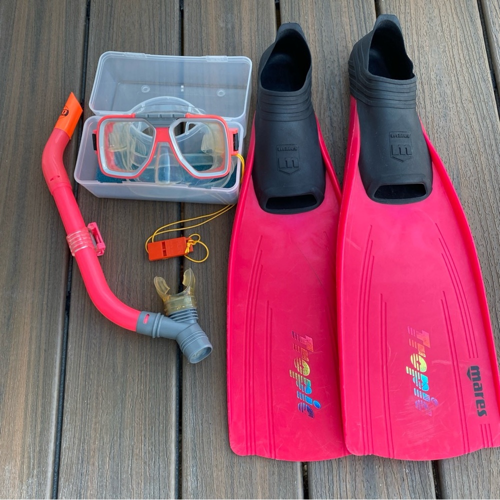 Mares Tropic Snorkel Fins & Amico Snorkel & Mask Set - hot pink